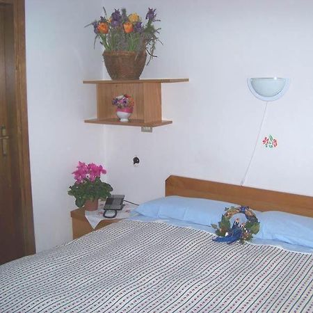Garni Pecol Bed & Breakfast Fusine Стая снимка