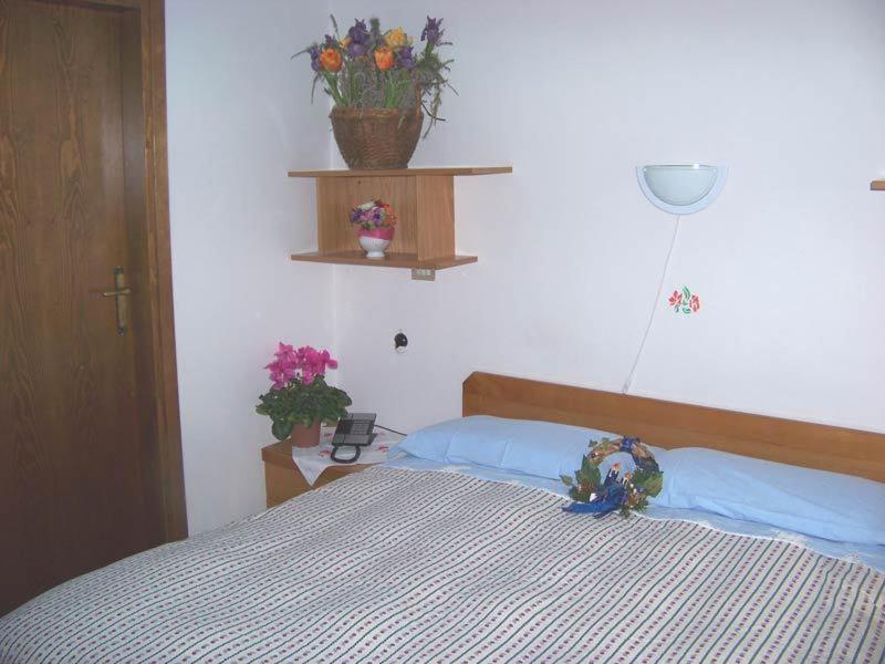 Garni Pecol Bed & Breakfast Fusine Стая снимка